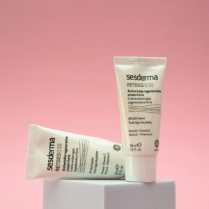 Two Sesderma Retises 0.50 skincare tubes displayed on a pink background, highlighting anti-aging cream.